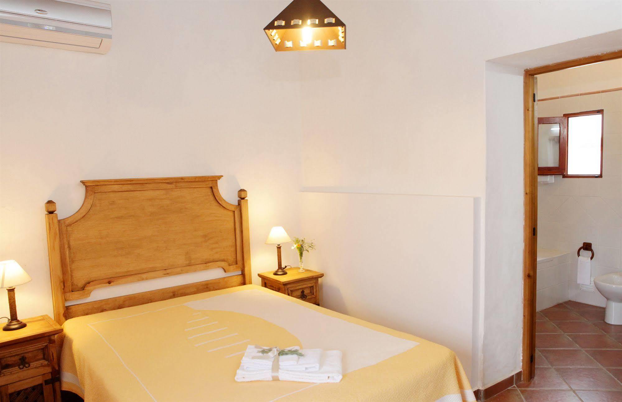 בית הארחה קסטרו מארים 	Casas Do Palheiro Velho מראה חיצוני תמונה
